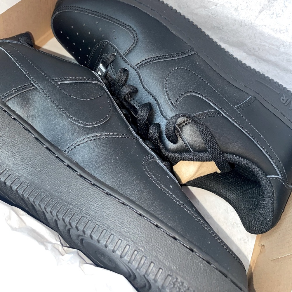 ✨Black Nike Air Force 1✨